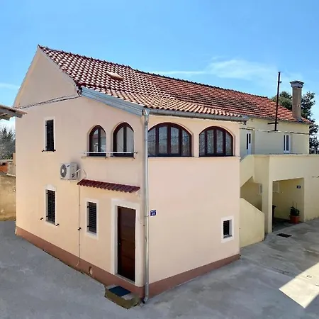 House Varos * Ζαντάρ