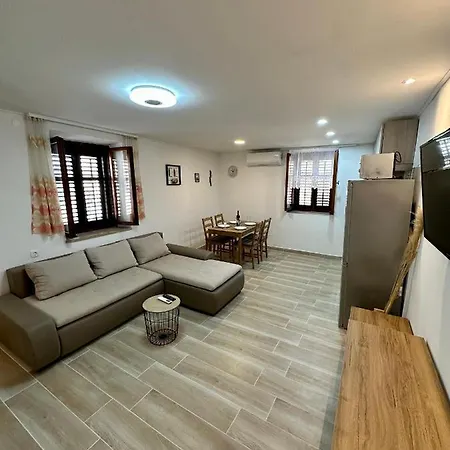 Appartamento House Varos