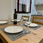 House Varos זאדאר