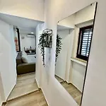 דירה House Varos