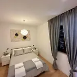 House Varos דירה *