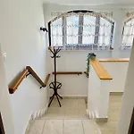 House Varos דירה *