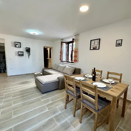 House Varos Apartman *