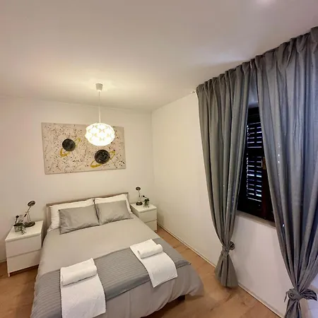 House Varos Apartman *