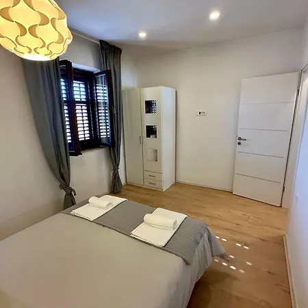 House Varos דירה