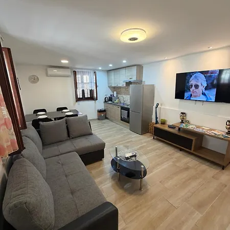 Appartamento House Varos Zara