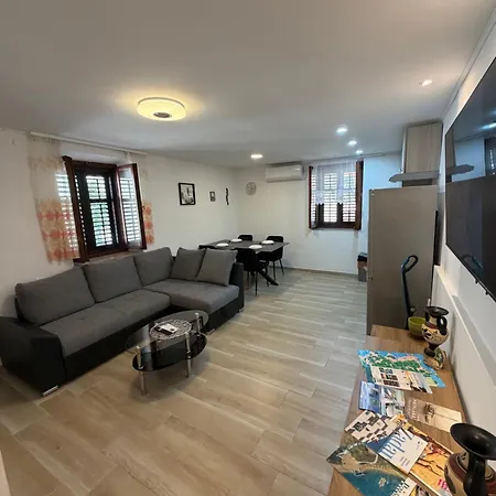 House Varos Zara